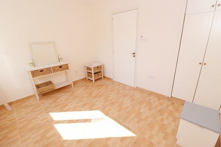 Image No.15-2 Bed Townhouse for sale