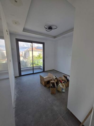 Image No.10-3 Bed Property for sale