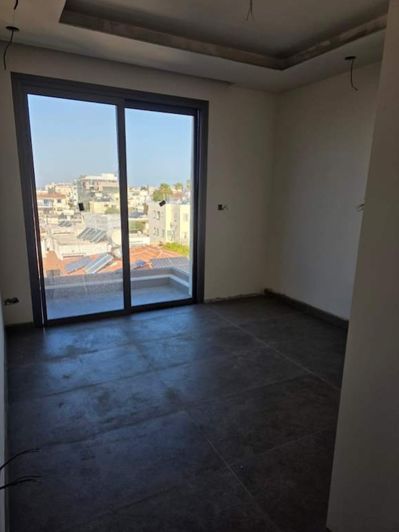 Image No.19-3 Bed Property for sale