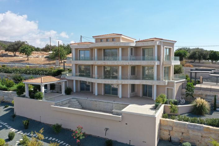 Image No.2-5 Bed Villa for sale