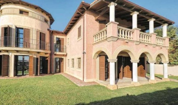 Image No.10-7 Bed Villa for sale