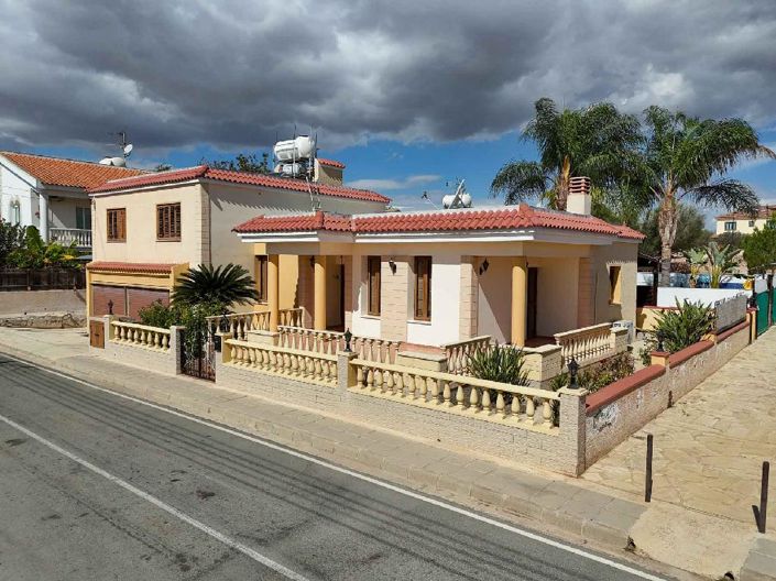 Image No.1-3 Bed Villa for sale