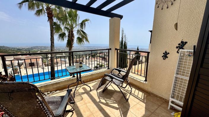 Image No.10-2 Bed Property for sale