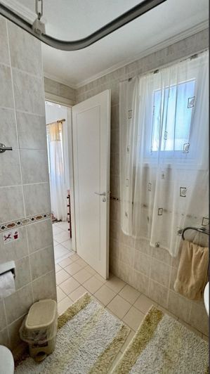 Image No.11-2 Bed Property for sale