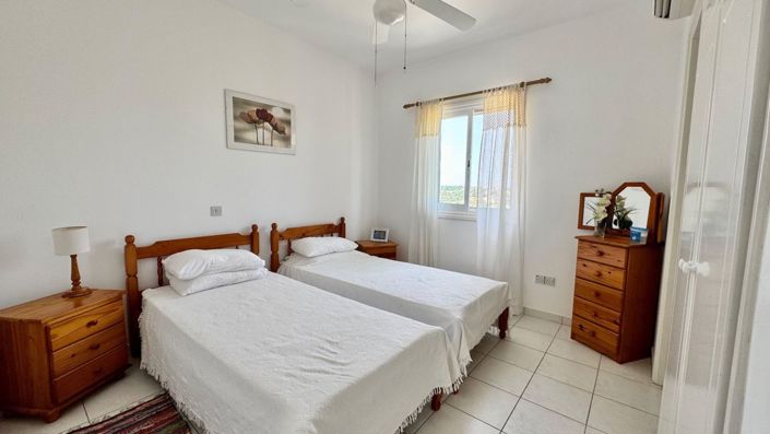 Image No.20-2 Bed Property for sale