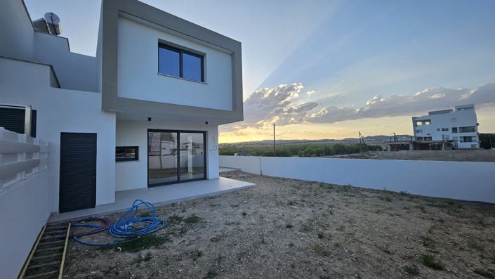 Image No.2-3 Bed Villa for sale