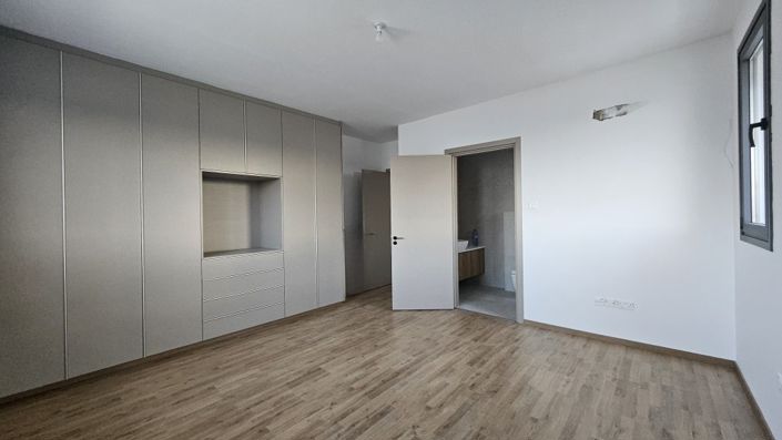 Image No.9-3 Bed Villa for sale