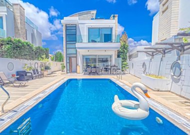 5 Bed Villa for sale