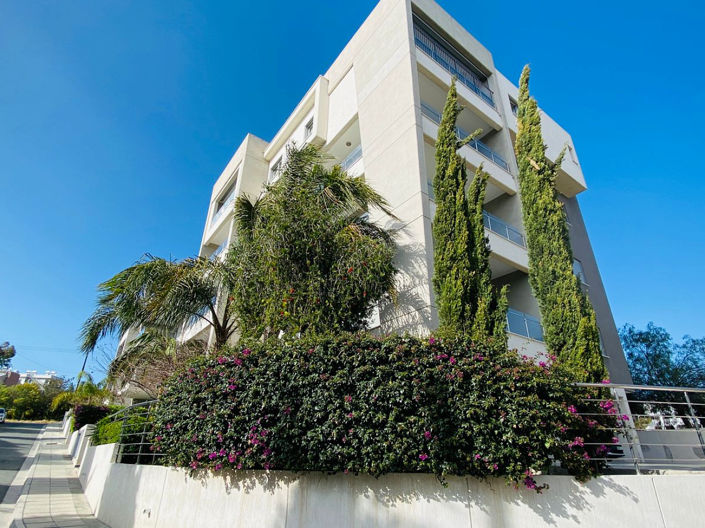 Image No.1-4 Bed Property for sale