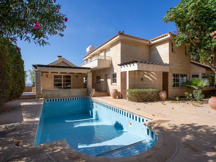 Image No.1-4 Bed Villa for sale