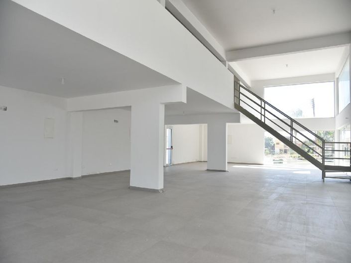 Image No.2-12 Bed Property for sale