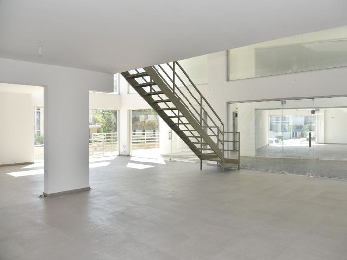 Image No.4-12 Bed Property for sale