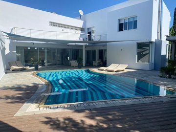 5 Bed Villa for sale