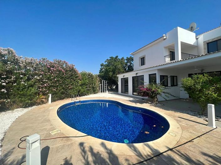 Image No.1-Villa de 5 chambres à vendre à Chypre