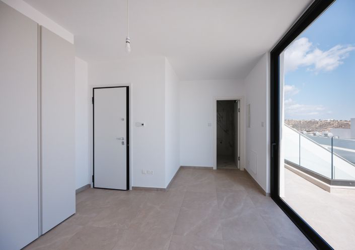Image No.9-3 Bed Property for sale
