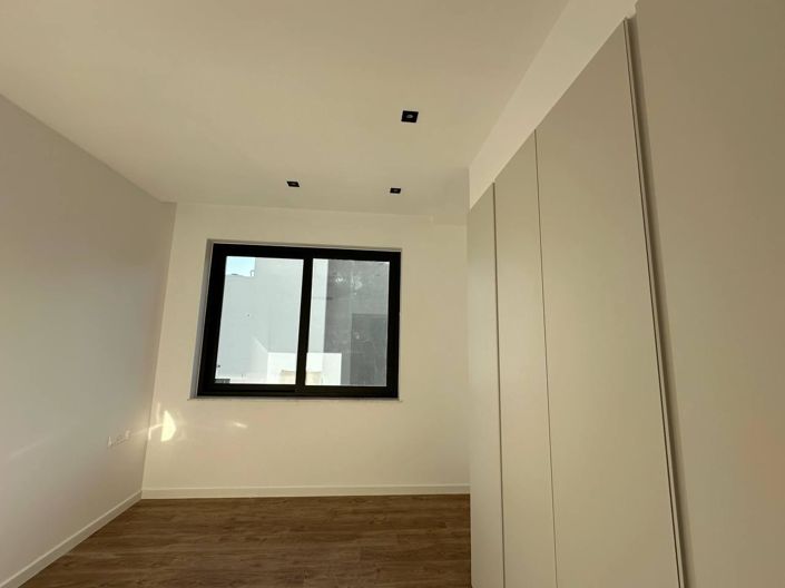 Image No.13-3 Bed Property for sale