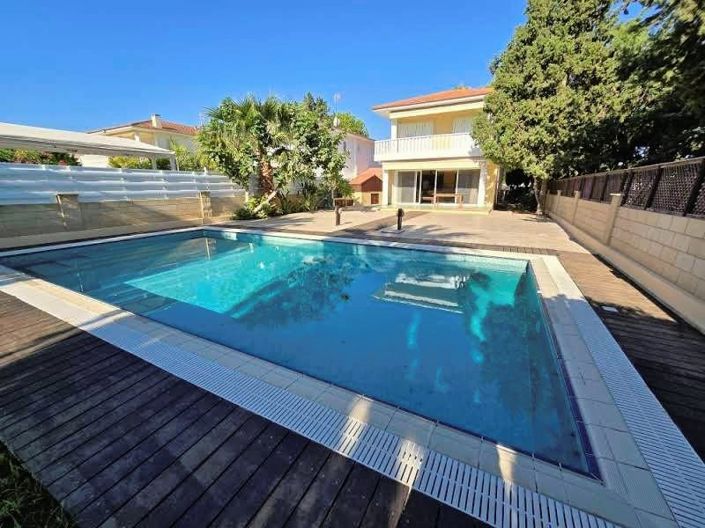 Image No.1-4 Bed Villa for sale