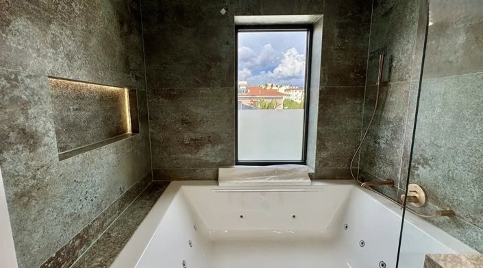 Image No.7-6 Bed Villa for sale