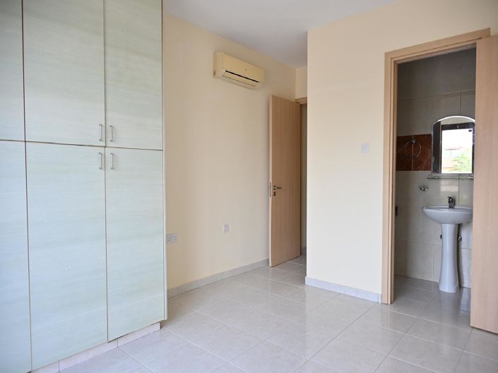 Image No.11-3 Bed Townhouse for sale