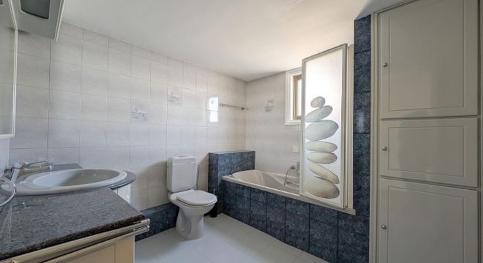 Image No.13-2 Bed Apartment for sale