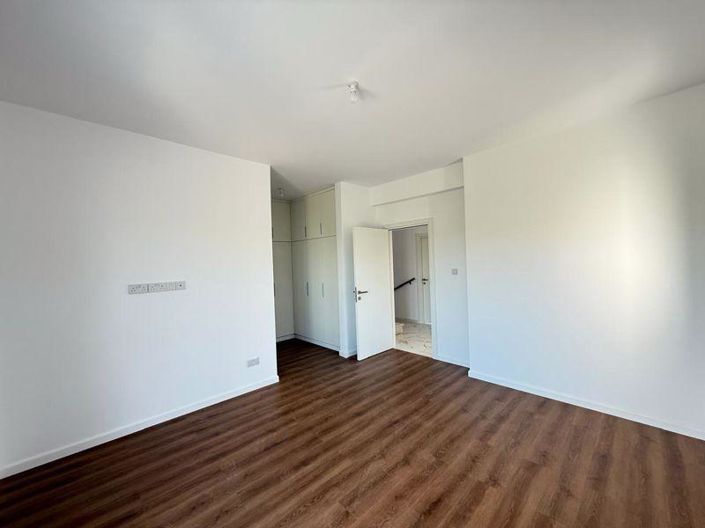 Image No.28-4 Bed Villa for sale