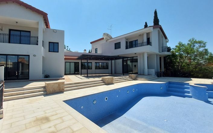 Image No.2-5 Bed Villa for sale