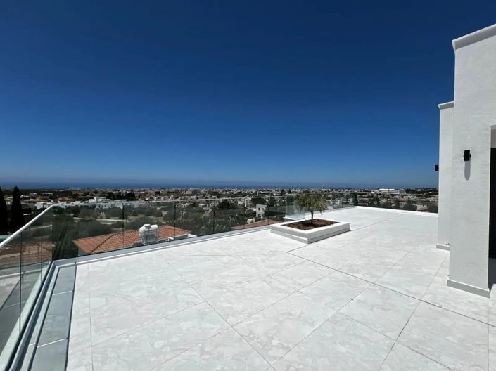 Image No.11-2 Bed Property for sale