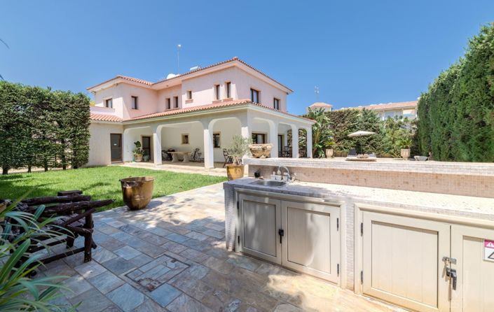 Image No.2-4 Bed Villa for sale