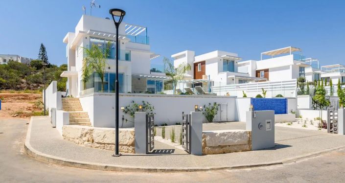 Image No.2-3 Bed Villa for sale