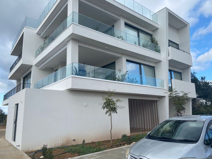 Image No.3-3 Bed Property for sale