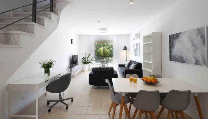 Image No.2-2 Bed Townhouse for sale