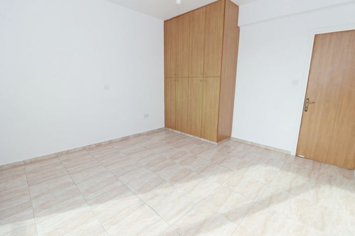 Image No.16-2 Bed Townhouse for sale