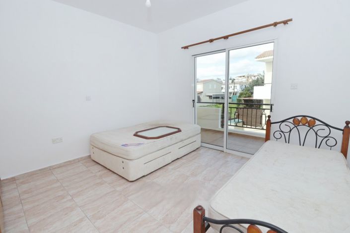 Image No.18-2 Bed Townhouse for sale