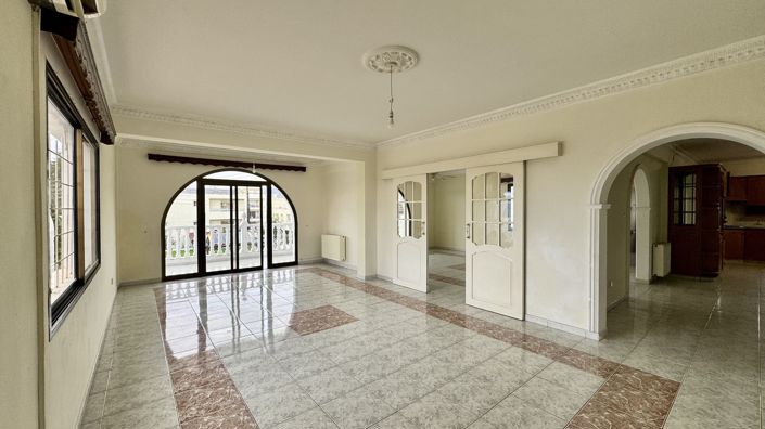 Image No.2-6 Bed Villa for sale