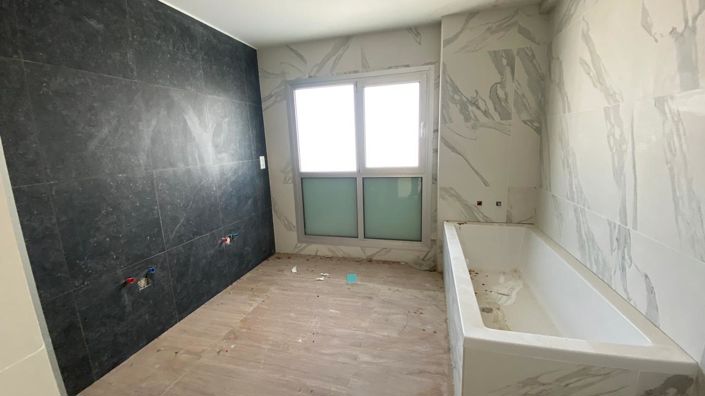 Image No.12-4 Bed Property for sale