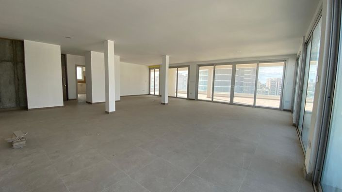 Image No.2-4 Bed Property for sale