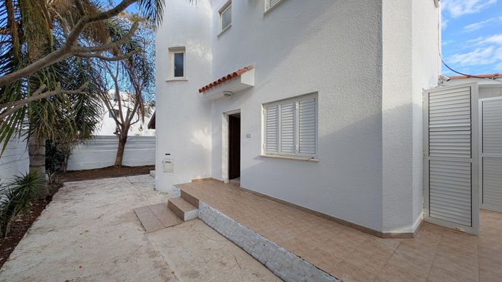 Image No.2-3 Bed Villa for sale