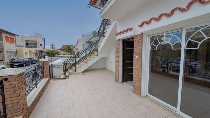 Image No.2-5 Bed Property for sale