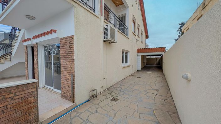 Image No.3-5 Bed Property for sale