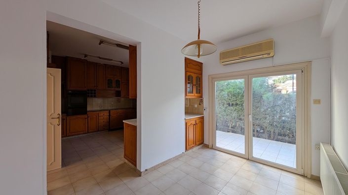 Image No.18-7 Bed Property for sale