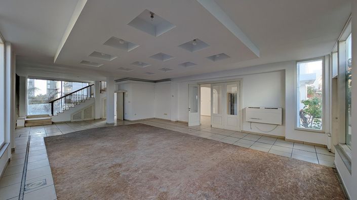 Image No.19-7 Bed Property for sale