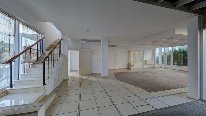 Image No.22-7 Bed Property for sale