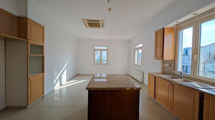 Image No.26-7 Bed Property for sale