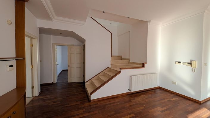 Image No.29-7 Bed Property for sale