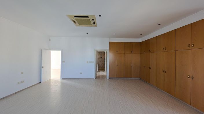 Image No.31-7 Bed Property for sale