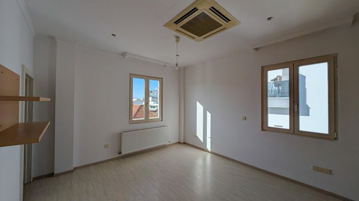 Image No.37-7 Bed Property for sale