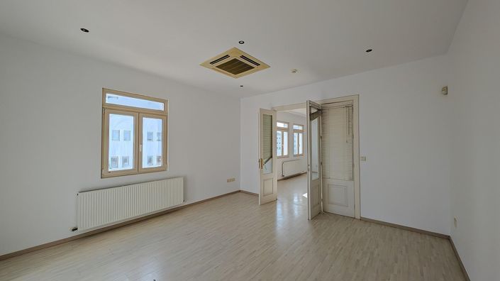 Image No.38-7 Bed Property for sale