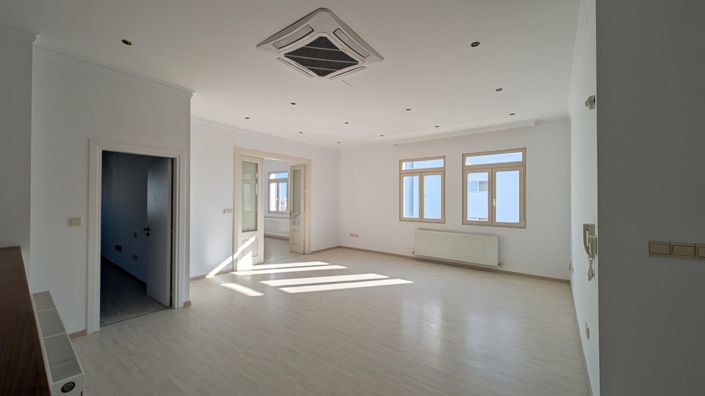 Image No.39-7 Bed Property for sale