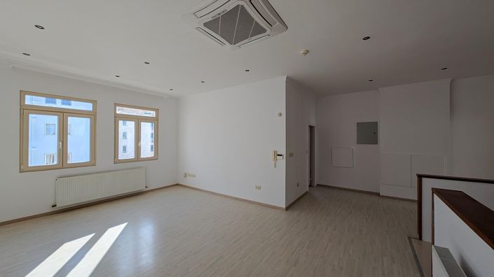 Image No.40-7 Bed Property for sale