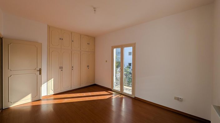 Image No.41-7 Bed Property for sale